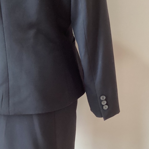 Tahari Petite Suit Separates - 4 Piece Set - Jacket, Pants, 2 Skirts - Picture 6 of 15